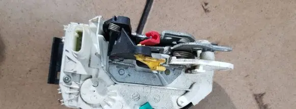Dodge Nitro Rear door lock