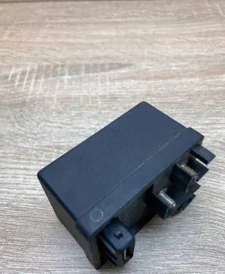 Peugeot 806 Glow plug pre-heat relay 0281003005