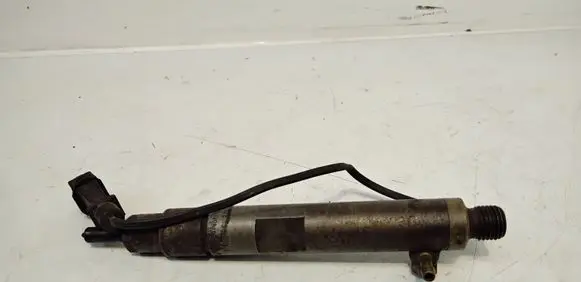 Audi A6 S6 C5 4B Fuel injector 028130201S