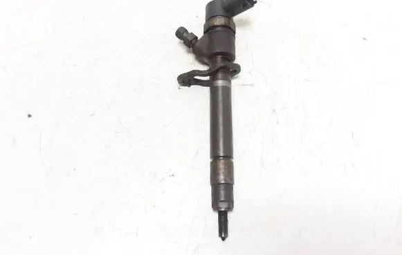Volvo V70 Fuel injector 30777526