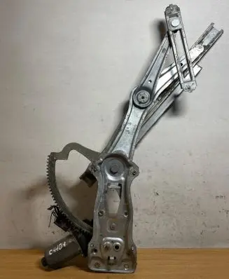 Mercedes-Benz E W210 Front door electric window regulator 0130821708 C4104
