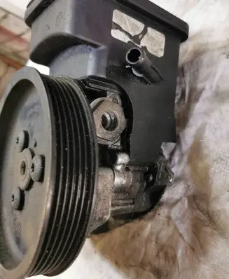 BMW 5 E60 E61 Power steering pump 7787106