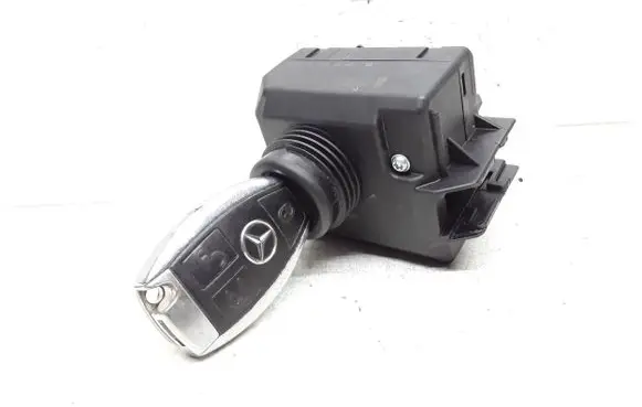 Mercedes-Benz C W204 Ignition lock A2079052600