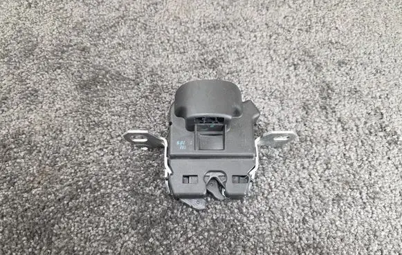 Mercedes-Benz C W205 Seat back rest lock catch 