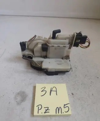 Volkswagen Golf III Front door lock 3847289