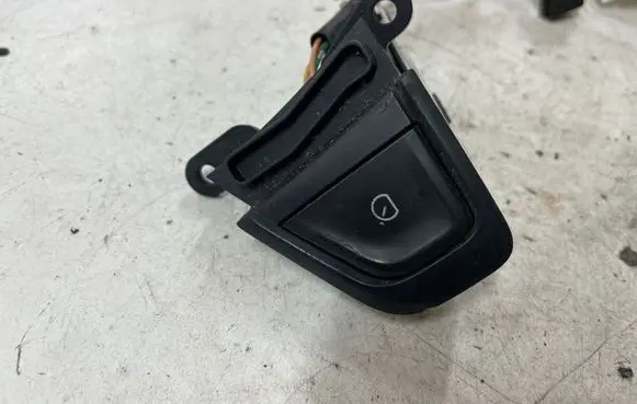 Renault Scenic III - Grand scenic III Steering wheel buttons/switches 6078268