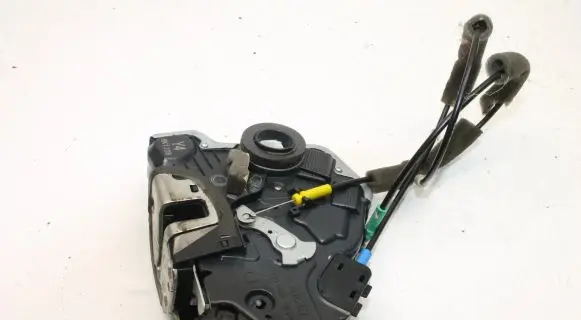 Toyota Corolla Verso E121 Coupe door lock (next to the handle) 