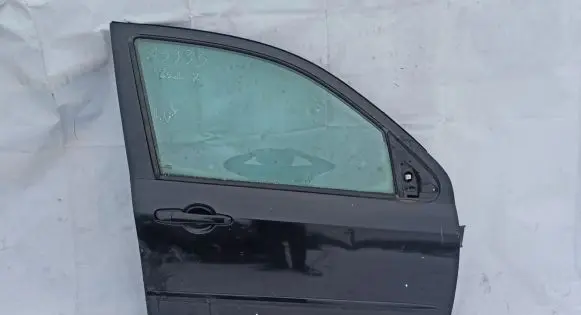 Mazda 2 Front door Juoda