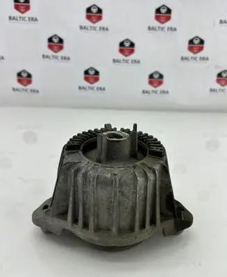 Mercedes-Benz E W212 Engine mount bracket A2122406417
