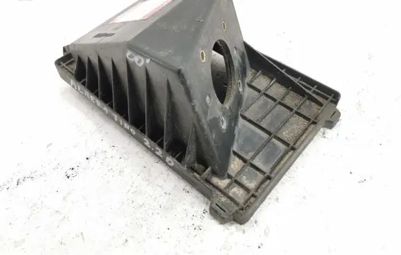 Nissan Almera Tino Air filter box BN300