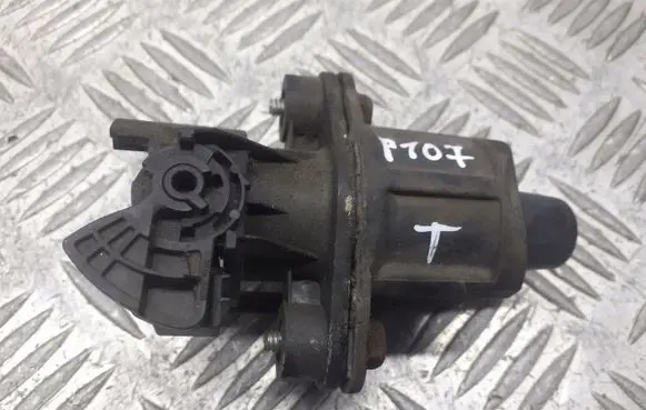 Peugeot 107 Tailgate/boot open switch button 