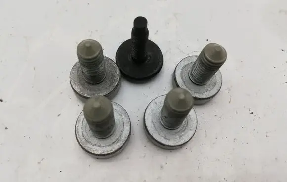 BMW 7 F01 F02 F03 F04 Nuts/bolts NOCODE