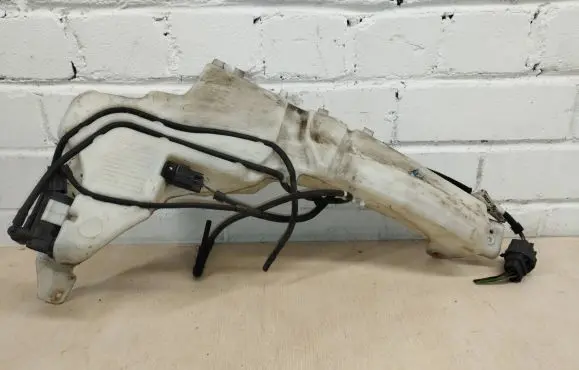 Ford Focus Windshield washer fluid reservoir/tank 4M5113K163