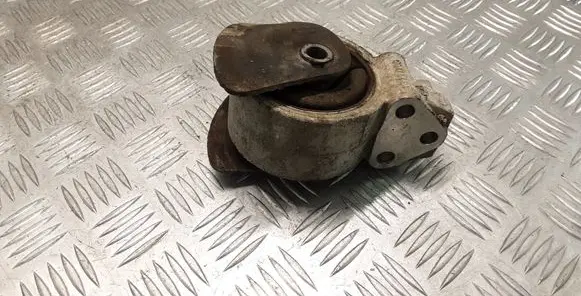 Mitsubishi Carisma Engine mount bracket