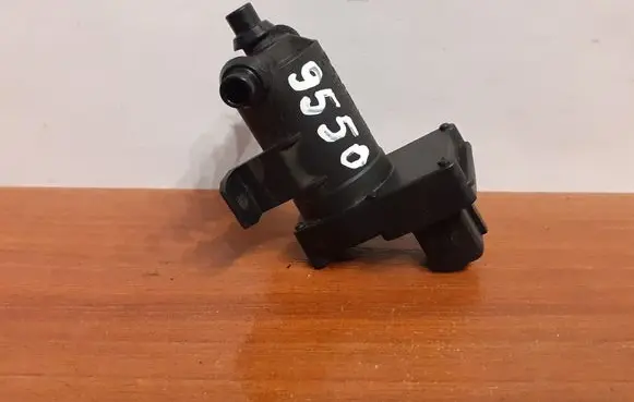 Mercedes-Benz E W210 Engine mount vacuum valve A2029000178 9550