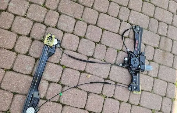 Opel Adam Front door electric window regulator 13350350- 20951582