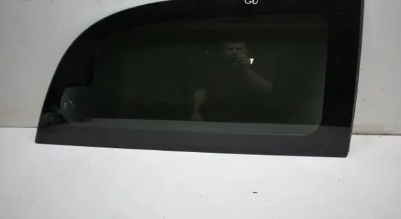 Chrysler Town u0026 Country V Rear side window