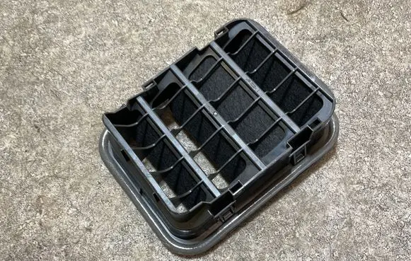 Volvo EX30 Quarter panel pressure vent 660812570 6608125705 80015058