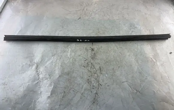Volkswagen PASSAT B6 Front door glass trim molding 3C4837471B