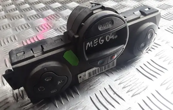 Renault Megane II Climate control unit 8200070752