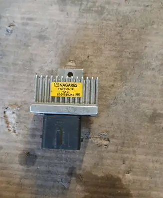 Renault Megane III Glow plug pre-heat relay EGPR812 8200859243