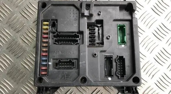 Volkswagen Sharan Fuse module 7M3962258R S110730200A 611379377