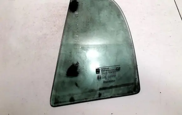 Rear vent window glass