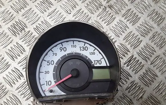 Peugeot 107 Speedometer (instrument cluster) 838000H021A