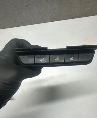 KIA Sportage Seat heating switch 4A920H1000 S04K000325