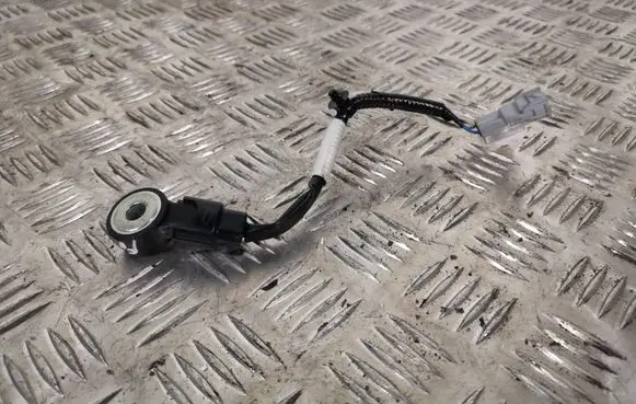 Subaru Forester SK Detonation knock sensor KNE45 8Z07