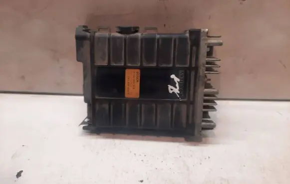 Volkswagen PASSAT B3 Engine control unit/module 893907404M 0261200234