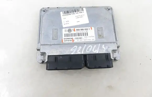 Volkswagen PASSAT B5.5 Engine control unit/module 5WP40108 06B906033T