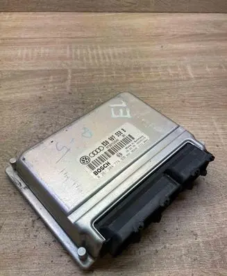 Volkswagen PASSAT B5 Engine control unit/module ECU 8D0907558B 0261204774
