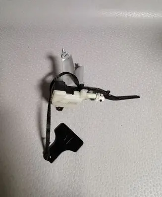 Toyota Avensis T270 Fuel tank cap lock 6900002689