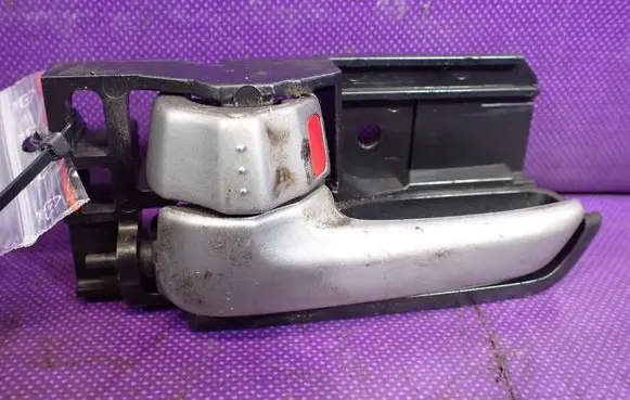Suzuki Swift I Front door interior handle 