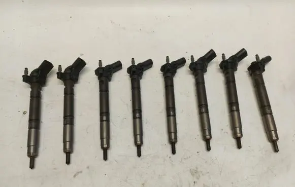 Audi Q7 4M Fuel injector 057130277BJ