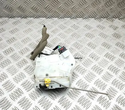 MG MG5 ev Coupe door lock (next to the handle)