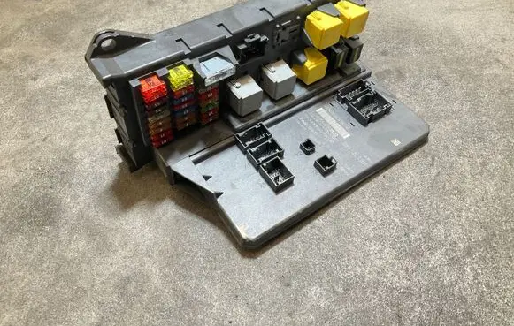 Mercedes-Benz Sprinter W906 Fuse module A9069003502 A9069014500 A9069024301