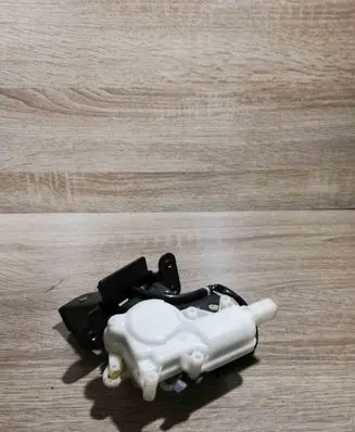 Mazda 3 I Tailgate/trunk/boot lock/catch/latch 5A20