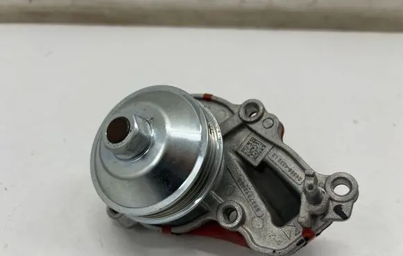 Opel Grandland X Water pump 9837813980