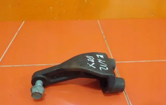 Hyundai Santa Fe Engine mounting bracket D4HB