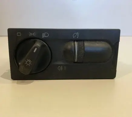 Volkswagen Golf III Light switch 1H6941531A