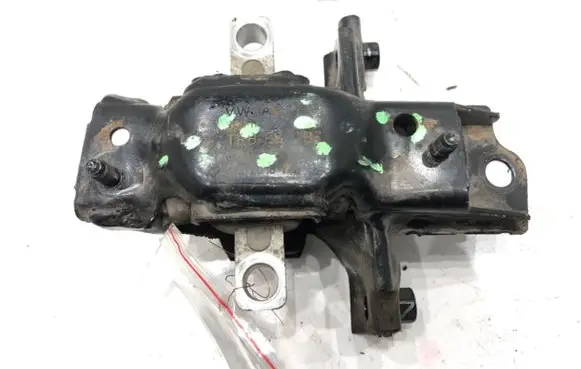 Engine mount vacuum valve