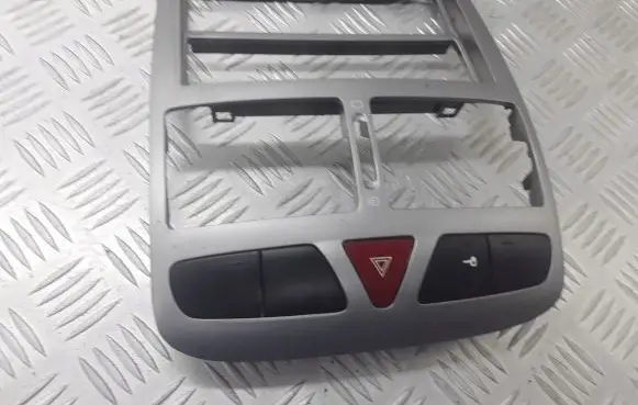 Peugeot 307 Radio/GPS head unit trim 9634505077