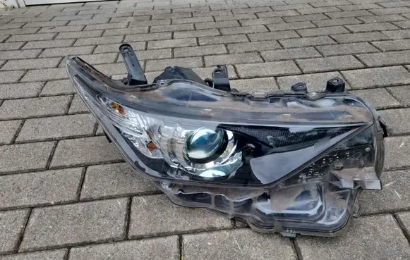 Toyota Auris E180 Headlight/headlamp 