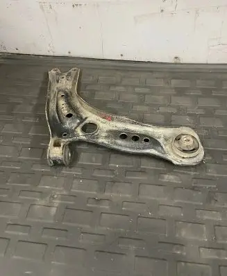 Volkswagen Golf VII Front lower control arm/wishbone 5Q0407151L