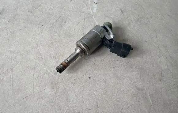 Maserati Ghibli Fuel injector 0261500428 327136