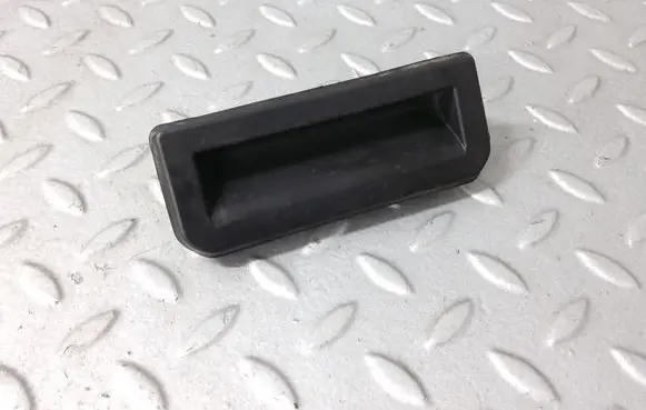 Tailgate opening switch