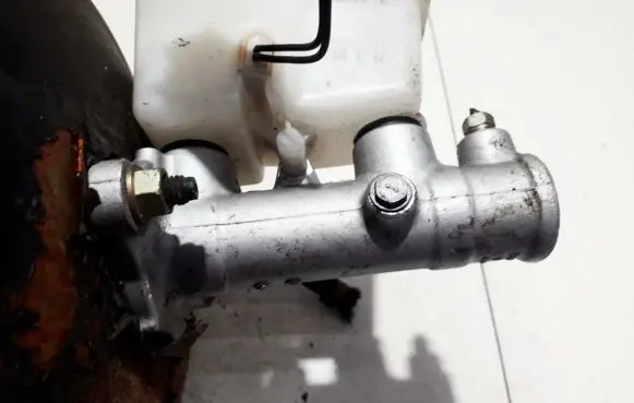 Mazda 323 F Master brake cylinder