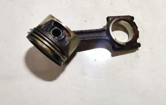 Volvo 850 Piston with connecting rod